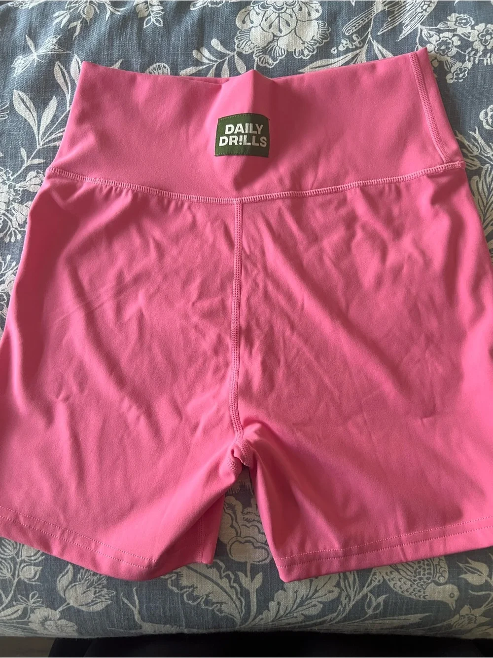 Daily Drills Pink shorts with Logo - Picture 2 of 2